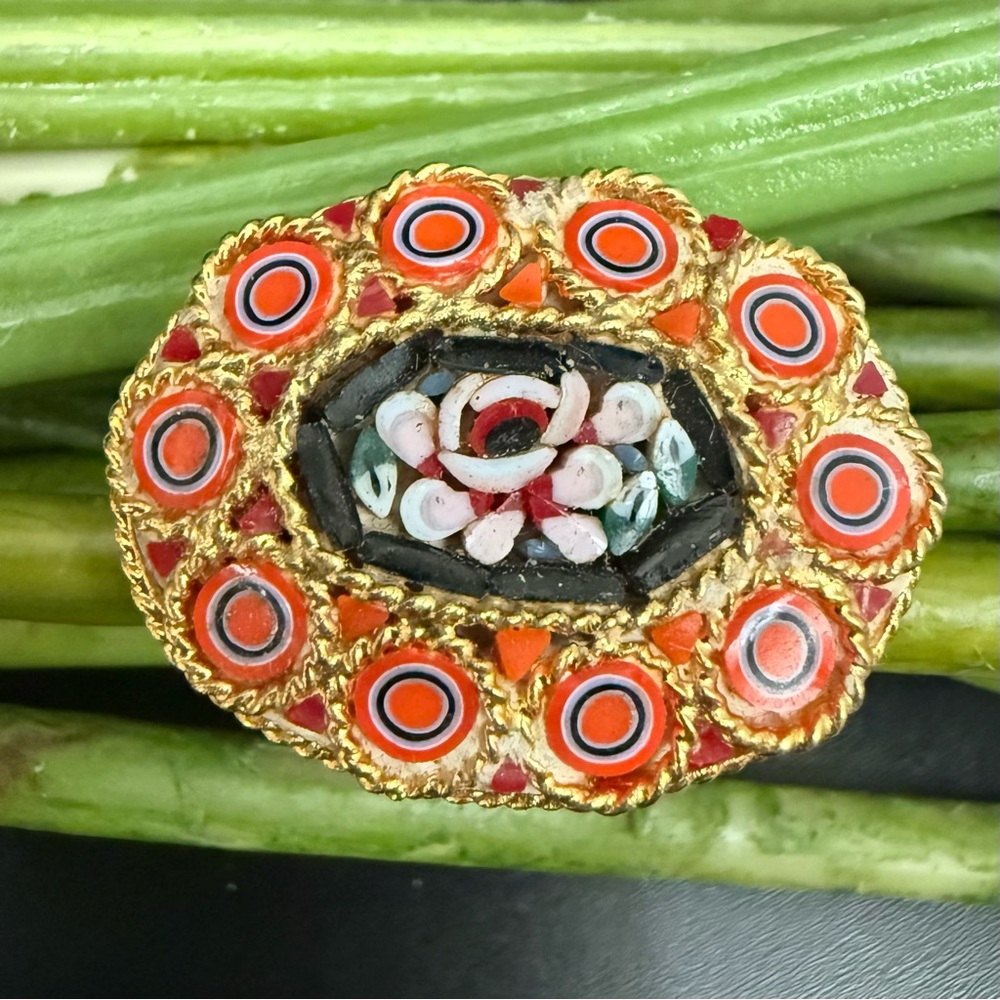 Vintage Multicolored Micro Mosaic Gold-tone Oval Flower Brooch 8.1g.